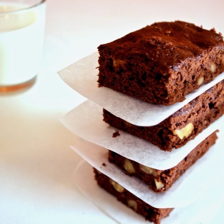 olive-oil-brownies-made-with-greek-yogurt