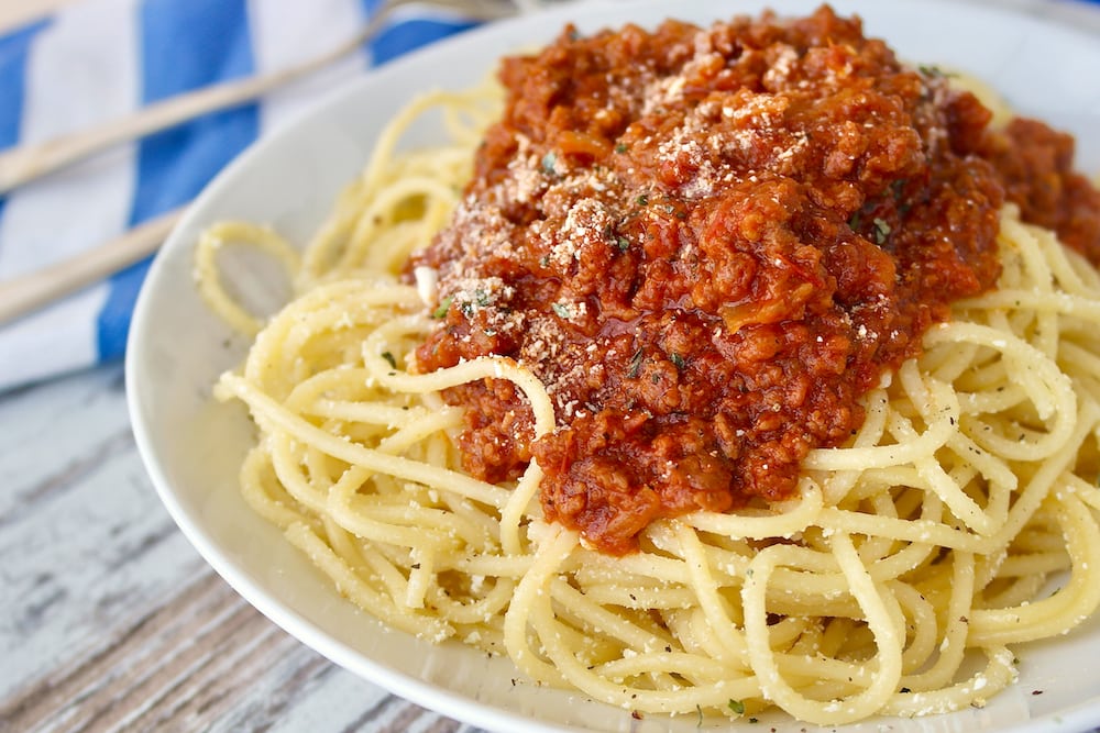 Implicaties Economie lepel The Ultimate Greek Spaghetti with Meat Sauce Recipe-Makaronia me Kima -  Olive Tomato