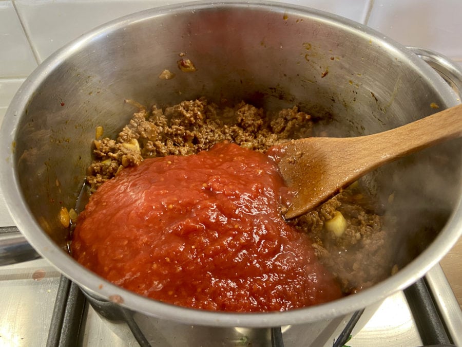 The Ultimate Greek Spaghetti with Meat Sauce Recipe-Makaronia me Kima ...