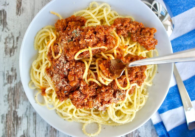 The Ultimate Greek Spaghetti with Meat Sauce Recipe-Makaronia me Kima ...